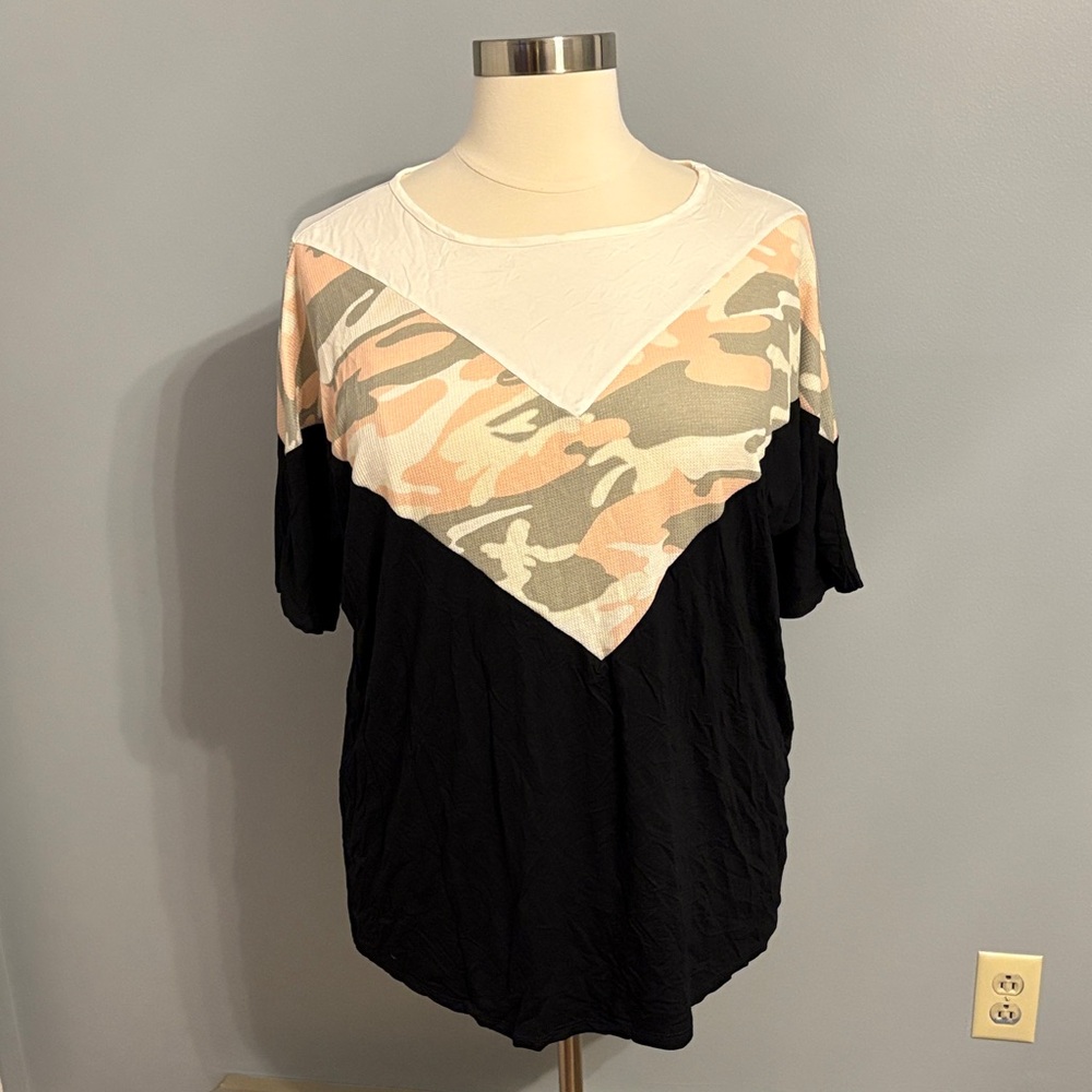 HEIMISH USA Black, White & Pink Camo Chevron Short Sleeve Top